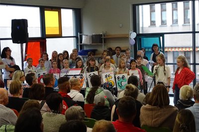 Ständchen zum Stadtgeburtstag: Ein Programm haben die Schiller-Schüler extra einstudiert. Viele wären enttäuscht gewesen, wenn sie das nicht hätten vorführen können.