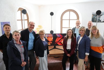 Die Bürgermeister und Projektbeteiligten waren zur Eröffnung in der Tourist-Information auf den Greifensteinen anwesend.