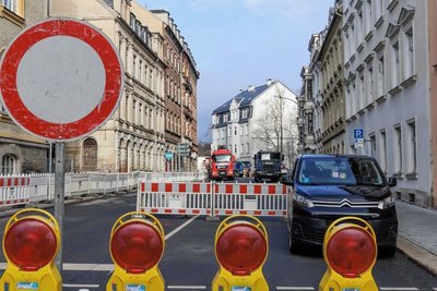 Seit Wochenbeginn bis 31. Juli ebenfalls dicht: die Straße der Einheit. Eine Sperrung, die die Lage am B 101-Abzweig Frohnau nochmals verschärfen wird. 
