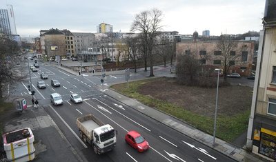 Der Bereich zwischen Hartmannstraße und Hartmannplatz (hier ein Blick von der Handwerkerschule) gilt unter Stadträten als einer der Favoriten bei der Suche nach Standorten für neue Oberschulen. Die historische Hartmannhalle an der Fabrikstraße (im Bild rechts) soll dabei erhalten bleiben.