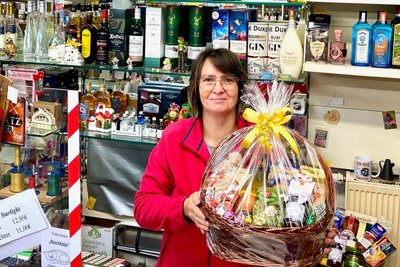 Inhaberin Susan Runar-Anders fällt der Schritt nicht leicht: Das Geschäft „Naschkatze“ in der Petersstraße schließt am 31. Dezember 2025.