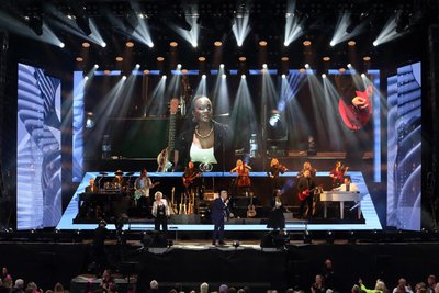 Eine beeindruckende Bühne und eine fantastische Band. Auch diese Dinge gehören zu Roland Kaiser.