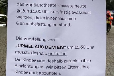 Mit dem Aushang informierte das Theater die Eltern.