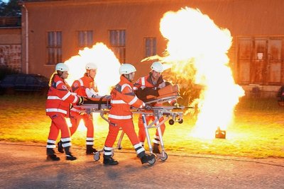 Auf dem Trainingsgelände der Johanniter Sachsen in Leipzig trainierten Ehrenamtliche am Sonnabend für den Ernstfall. Auch eine Katastrophenschutz-Einheit aus Aue war im Einsatz.
