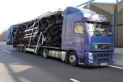 Auf der A72 an der Anschlusstelle Chemnitz-Süd fuhr am Montagfrüh ein Lkw auf einen anderen Lkw auf.