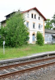 Ebenfalls in privatem Besitz befindet sich laut Gemeindeverwaltung der Lichtenberger Bahnhof, der an der Linie der Freiberger Eisenbahn liegt.