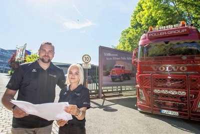 Chef-Organisatorin Celine Bernhard und Oliver Korb bei letzten Absprachen für das am Wochenende stattfindende Trucker-Treffen. 