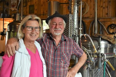 „Zirben-Sepp“ Josef Reinstadler mit seiner Frau Roswitha.