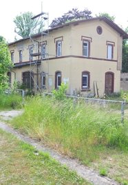 Das Bahnhofsgebäude Frankenstein an der Strecke zwischen Dresden und Chemnitz befindet sich laut Gemeinde Oberschöna in Privatbesitz.