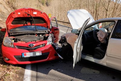 Bei einem Unfall auf der S 228 zwischen Zschopau und Scharfenstein wurden zwei Menschen schwer und zwei leicht verletzt.
