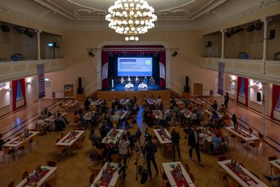 Versöhnung für ein paar Dutzend Menschen: Der Zuhören-Abend in der Börse Coswig.