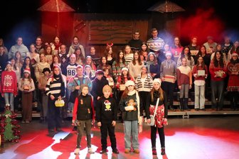 130 Mitwirkende am Weihnachtsmusical des Agricola-Gymnasiums Glauchau - "Der Schneehase" wurde an drei Tagen im Glauchauer Stadttheater aufgeführt.