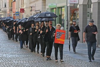 130 Personen demonstrieren in Zwickau gegen moderne Sklaverei - Rund 130 Teilnehmer haben sich dem ersten "Walk for Freedom" am Samstag in Zwickau angeschlossen.