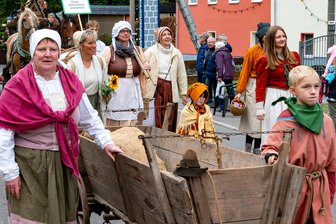 14. Bergfest in Pobershau: So schön war der Festumzug mit Großer Bergparade - Die ersten Siedler von Pobershau.