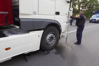 14-jährige Radfahrerin bei Unfall mit Lkw schwer verletzt -