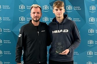 14-jähriger Neumarker will es mit den besten Tennisspielern der Welt aufnehmen - Bei den Deutschen Jugendmeisterschaften in Essen im November gewann Richard Hiemann (rechts) den Vize-Titel im Doppel. Mit auf dem Bild ist sein Trainer Artjom Agamov.