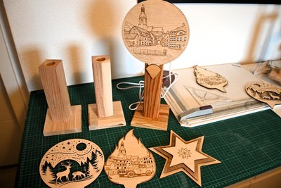 Die fertigen Lampen entstehen in mehreren Arbeitsschritten.