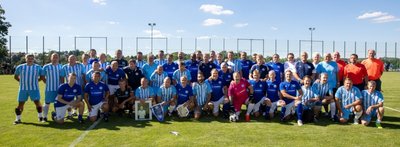 Ein wahres Fußballfest bereiteten die Schalker Traditionsmannschaft und die Plauener Stadtauswahl den 900 Zuschauern. 