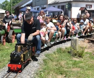 Am Sonntag in Betrieb: die Gartenbahn in Langenau. 