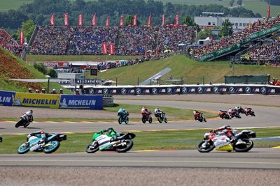 Alleinstellungsmerkal mit Spektakel: Der Sachsenring ist ein Zuschauermagnet. Daher, findet Sportredakteur Thomas Prenzel, braucht er keine neuen Superlative mehr.