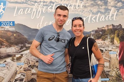 Patrick Rink (links) und seine beste Freundin Michelle Kölbel lieben sportliche Herausforderungen. Beim Salzburg Marathon motivierten sie sich gegenseitig zu Spitzenleistungen.
