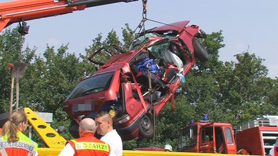 Eine 72-jährige Frau ist am Freitag auf der A4 bei einem Unfall gestorben.