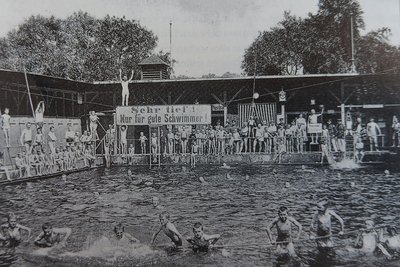 Das Crusiusbad lag nahe des Stadtparks.