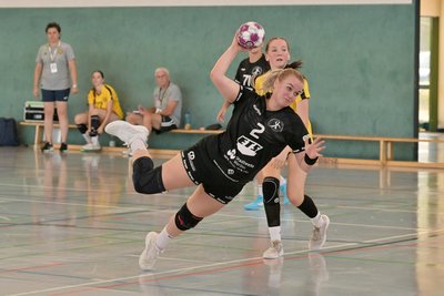 Tina Mühlmann strebt mit den Handballerinnen der HSG Langenhessen/Crimmitschau den zweiten Heimsieg der Saison an.
