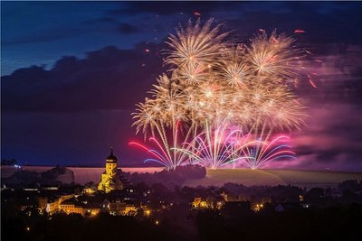 Ein fast zehnminütiges, spektakuläres Feuerwerk Richtung Lauterbach krönte den Samstagabend bei der 500-Jahr-Feier von Marienberg.
