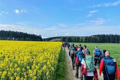 64 Kilometer und 1700 Höhenmeter müssen die Teilnehmer überwinden.