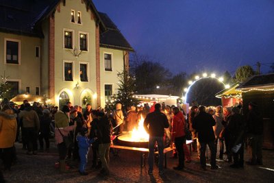 Der Weihnachtsmarkt an der ehemaligen Försterei in Hartmannsdorf wird seit 2022 ausgerichtet. Nach Querelen im Vorjahr stand er dieses Jahr auf der Kippe.