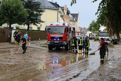 Von Hochwasser betroffen war am Samstagnachmittag auch die Paul-Scharf-Straße in Pausa.