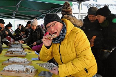 Falk Liebal aus Zwönitz hat bei der Stollenverkostung mit verkostet und abgestimmt. 