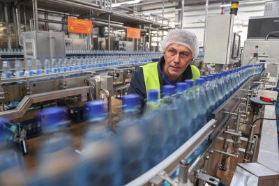 Der Getränke-Hersteller Lichtenauer lädt ab Februar regelmäßig zu Werksführungen ein.