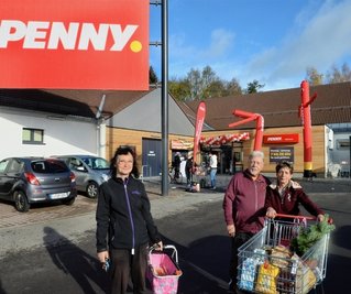 Am Falkensteiner Hangweg 9 hat am gestrigen Donnerstag der Discounter Penny nach umfassender Modernisierung wiedereröffnet.