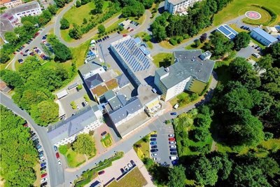 Der Reichenbacher Krankenhauskomplex von oben. Das Foto zeigt, wie groß der Gebäudebestand ist.