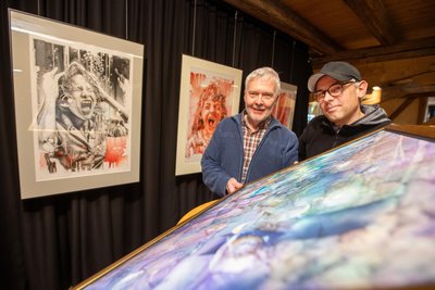 Die Ausstellung „Spiegelwelten“ zeigt das Zusammenspiel der Arbeiten von Thorsten Boehm (rechts) und Jens Kappenberg.