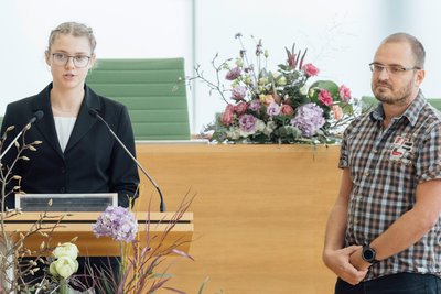 Die Schülerin Katja Reuter vom Gymnasium Dresden-Bühlau hat die Laudatio auf Ronny Kämpfe gehalten. Der Frankenberger erhielt den Sächsischen Ehrenamtspreis.