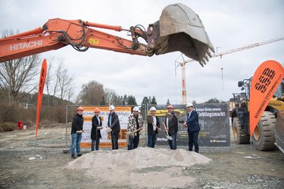 Der Spatenstich zum Neubau des neuen Edeka-Einkaufmarktes an der B 92 in Adorf erfolgte am Mittwochnachmittag.