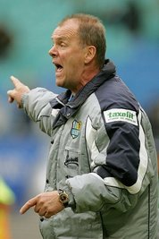 Joachim Müller 2007 als Trainer des CFC emotional an der Seitenlinie, die Haare etwas kürzer. 