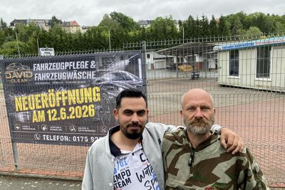 Setzten sich gegen zwei Mitbewerber durch: Betreiber Manuel Horlbeck (rechts) und der Leiter des Wäsche-Teams Stefan Cirpaci.