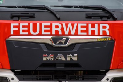 Die Feuerwehr war auf einem Feld an der Bergstraße in Niederfrohna im Einsatz.