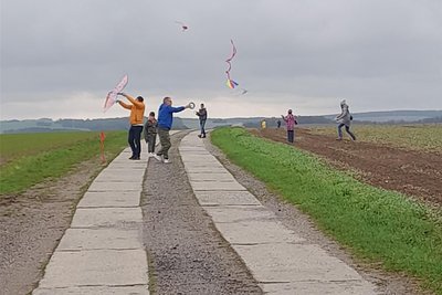 Zum Drachenfest in Lauterbach ließen sich die Besucher vom Wetter nicht beirren.