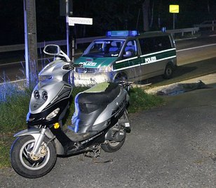 Mit diesem Roller verunglückte am Samstagabend ein Mann in Markersdorf.
