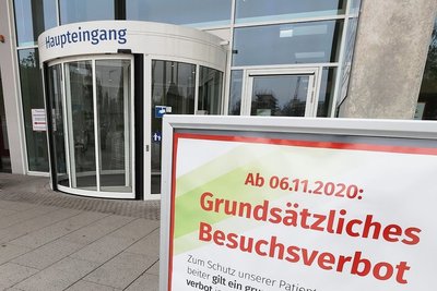 Klare Ansage: Bereits im November 2020 hatten Krankenhäuser Besuchern den Zutritt untersagt - nun schon wieder. 