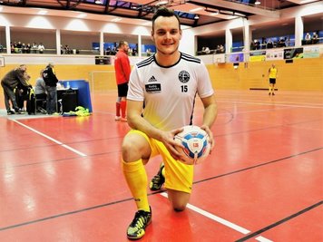 Seine Fußballlaufbahn begann er in seinem Heimatort Oederan. Seit 2010 spielt Manuel Neubert für den VfB Fortuna Chemnitz und will in der Rückrunde in der Landesliga mit angreifen. 