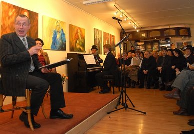 
              <p class="artikelinhalt">Ausgesprochen amüsant legte Schauspieler Andreas Pannach nach Art von Kurt Tucholsky dar, wie ihn eine Position seines Kontoauszuges irritierte. </p>
            
