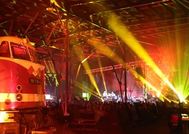 Unter dem Motto "Heiße Töne & wippende Füße" fanden die Artmontan-Kulturtage im Lokschuppen des Eisenbahnmuseums Schwarzenberg statt. Zu Gast waren auch die Leipziger All-Stars. 