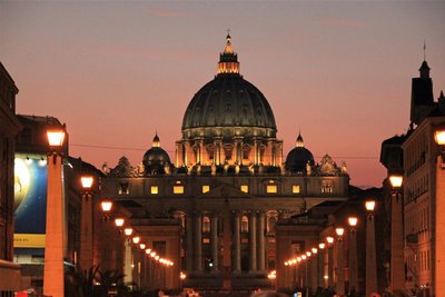 Berninis bedeutendste und monumentalsten Hinterlassenschaften sind Petersplatz und Petersdom.