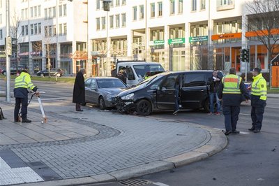Mehrere Fahrzeuge sind am Nachmittag auf der Leipziger Straße miteinander kollidiert.